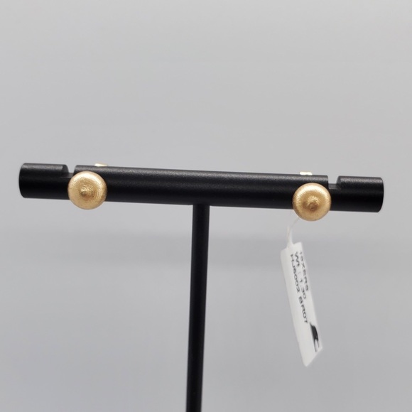 18k Solid Gold Stud Earrings - Picture 6 of 9